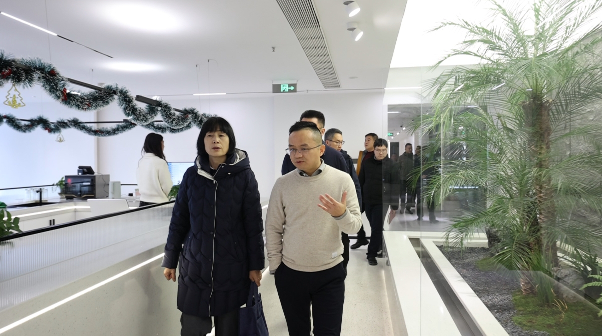 濰坊海關(guān)領(lǐng)導(dǎo)帶隊(duì)考察盈和國際物流